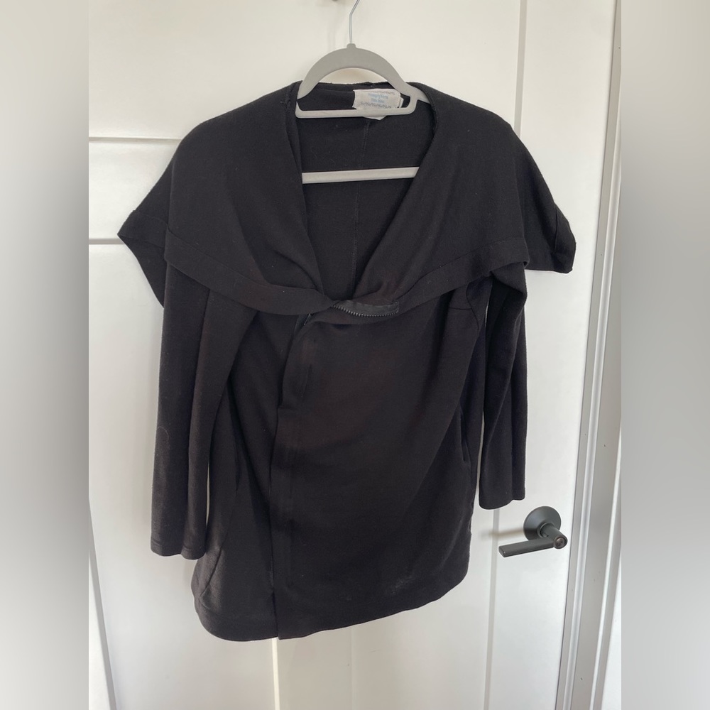 Simply Vera Black Sweater. Zips and has a button to hook at top Size M
